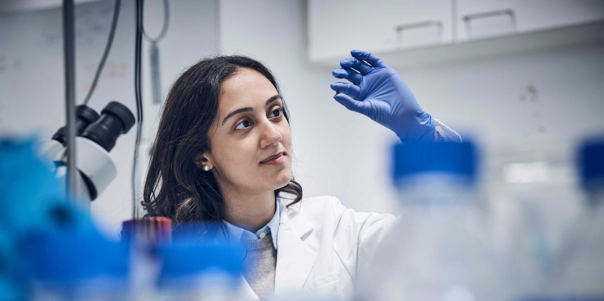 Intelligent wound dressing controls inflammation