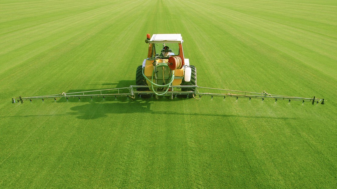 Uranium-based catalyst turns air nitrogen into ammonia